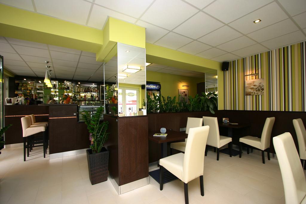 Cafe Relax Apartments Hévíz Buitenkant foto